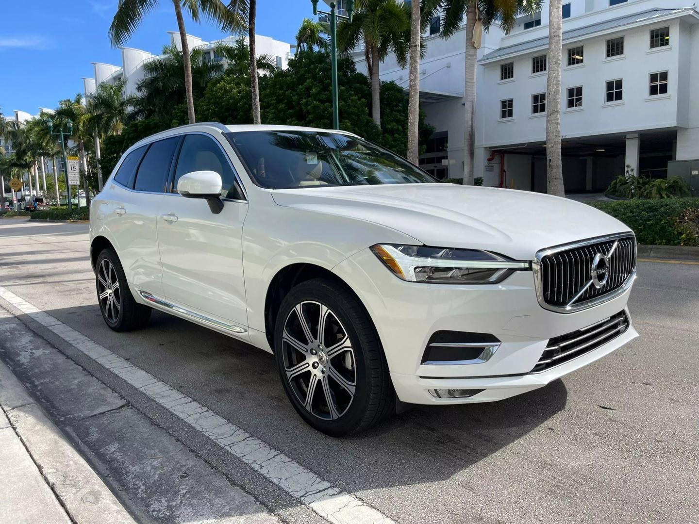 2021 Volvo XC60 Inscription photo 3