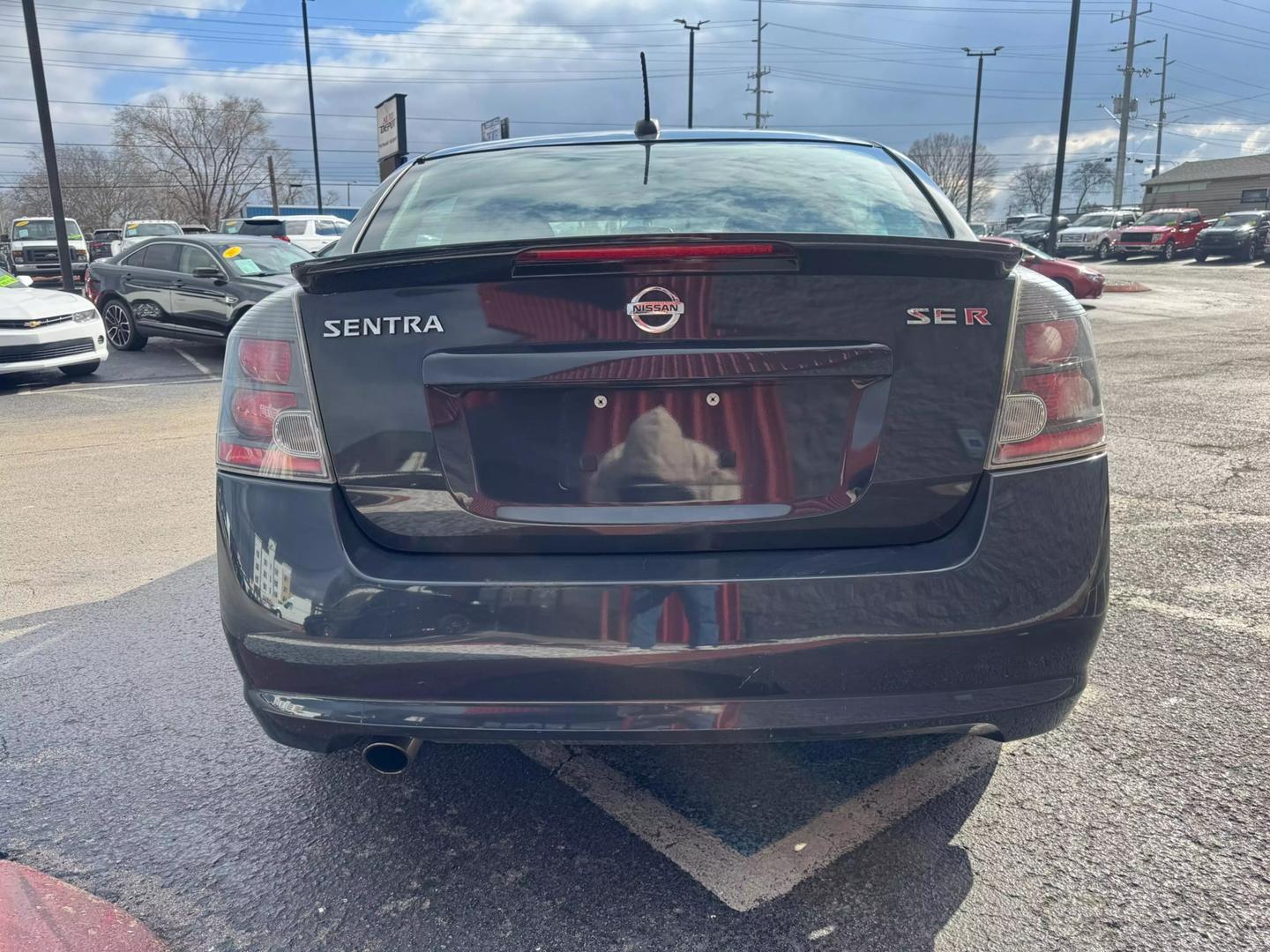 2009 Nissan Sentra SE-R photo 6