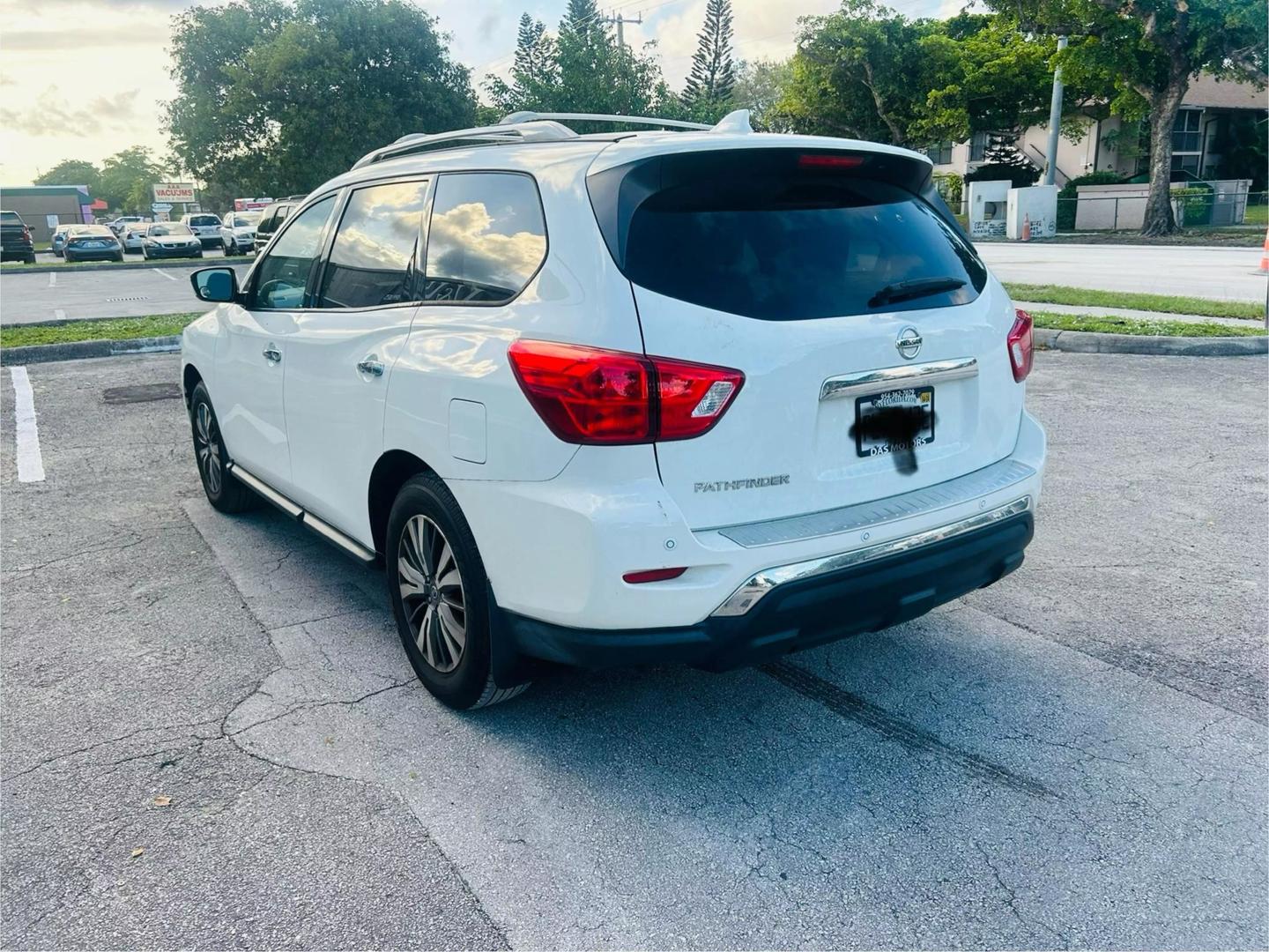 2020 Nissan Pathfinder S photo 7