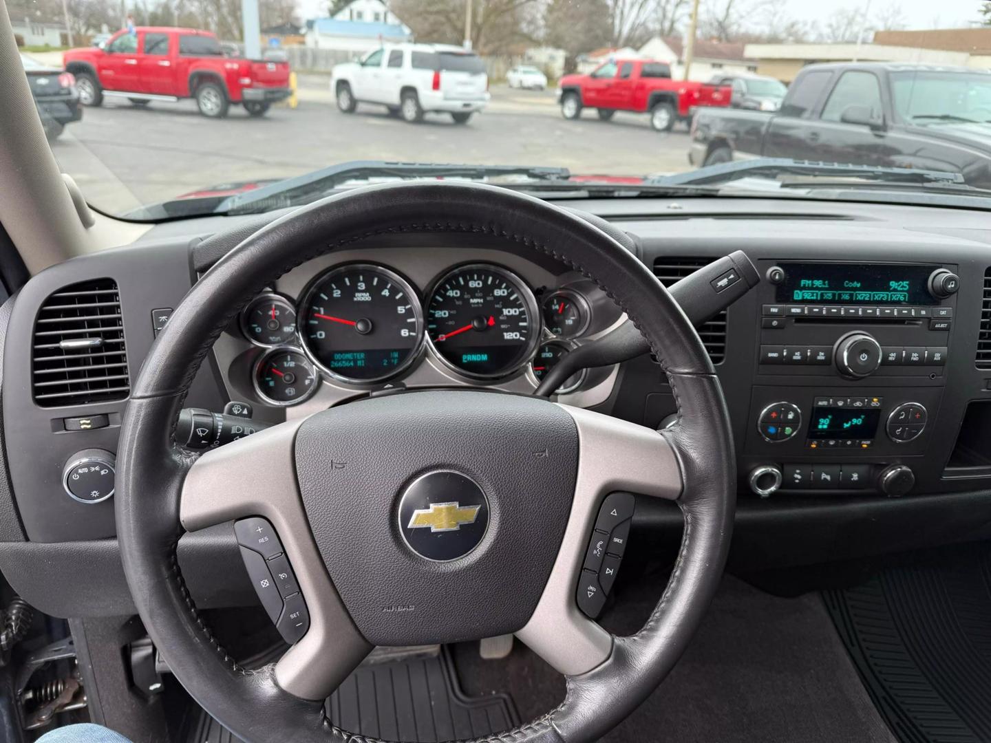 2011 Chevrolet Silverado 1500 LT photo 12