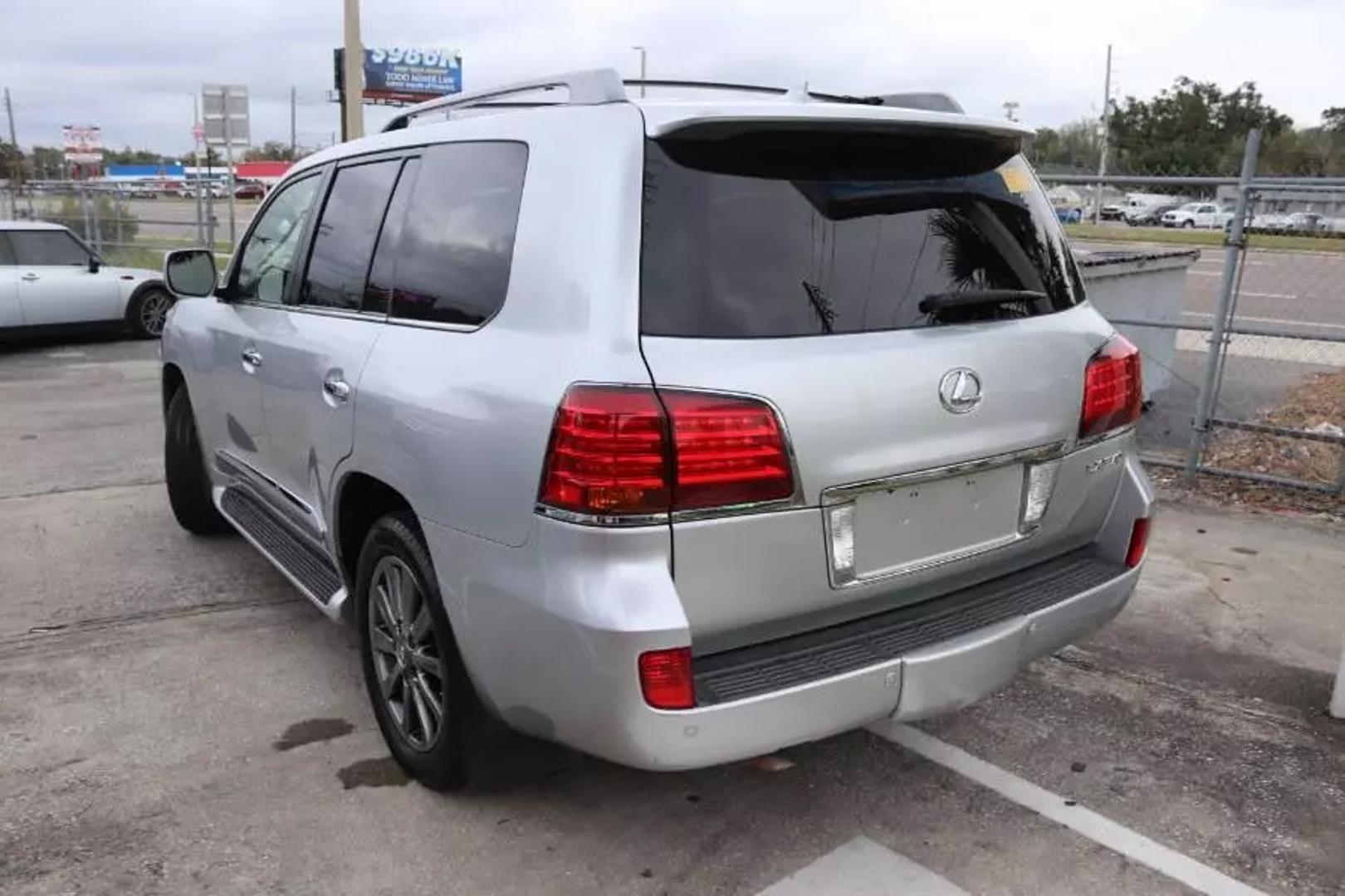 2011 Lexus LX 570 photo 5