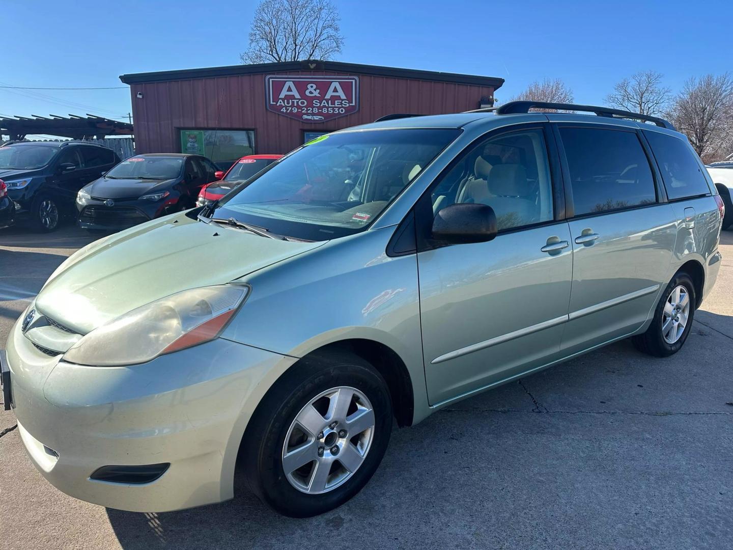 Toyota Sienna's photo