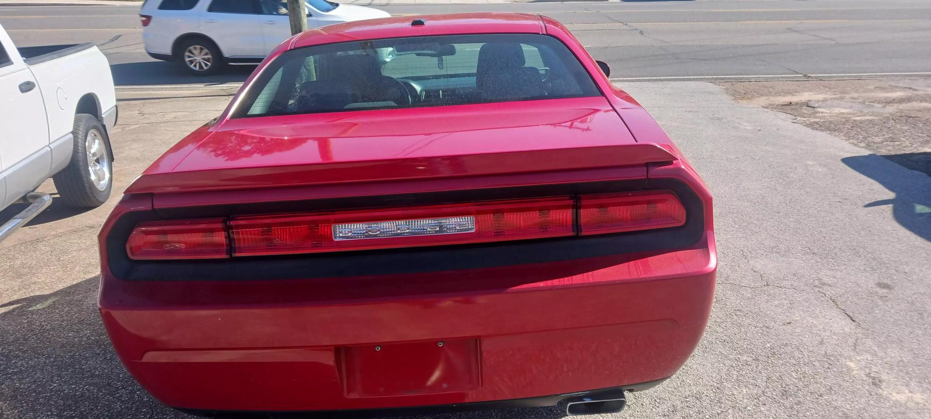 2012 Dodge Challenger R/T photo 4