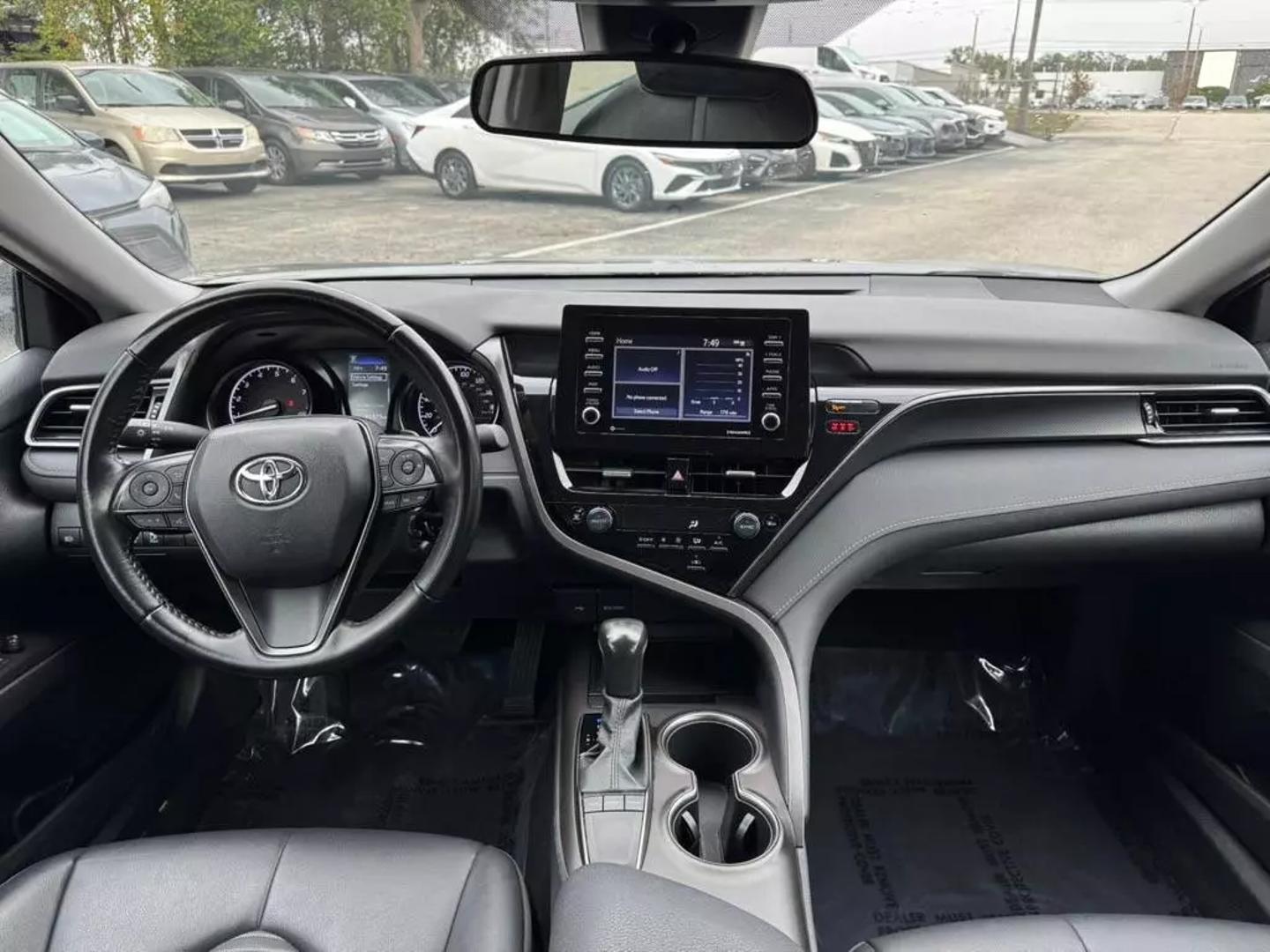 2022 Toyota Camry SE photo 2