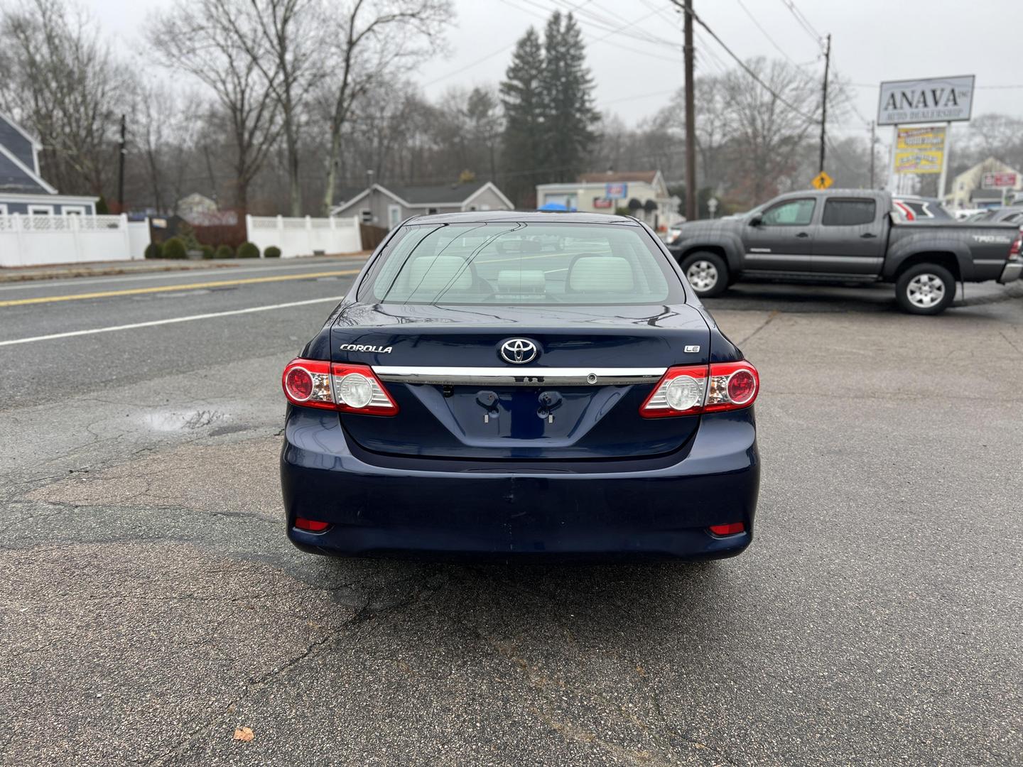 2012 Toyota Corolla LE photo 4