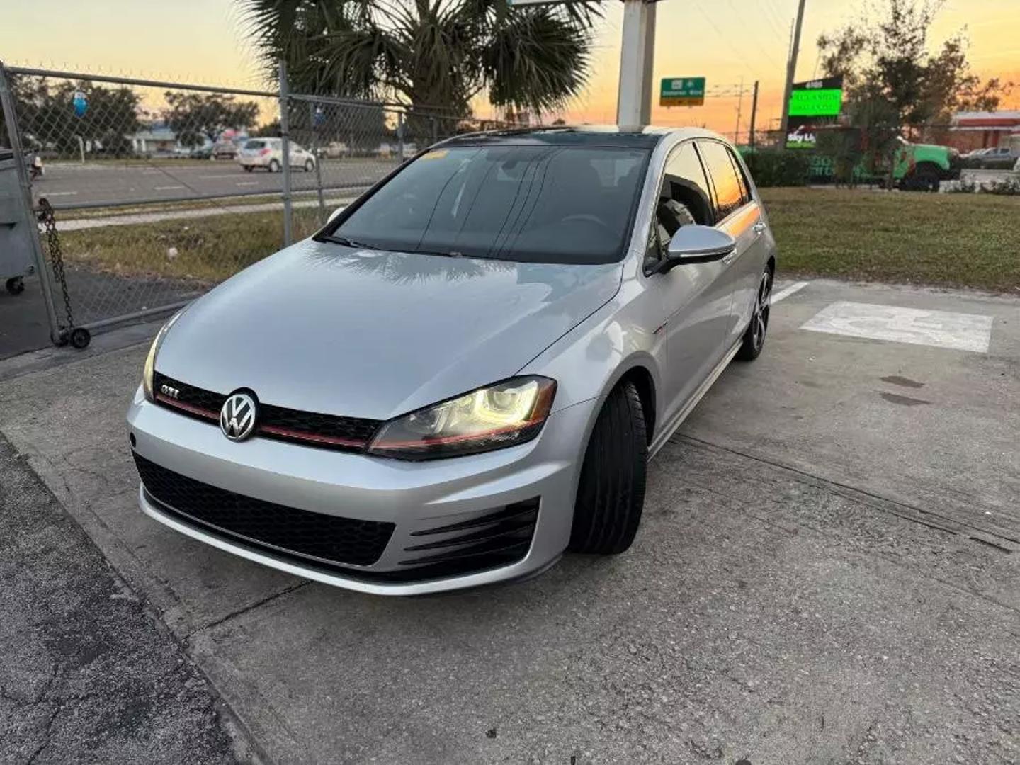 Volkswagen Golf GTI's photo