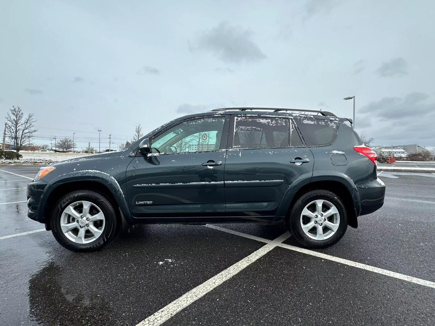 Toyota RAV4's photo