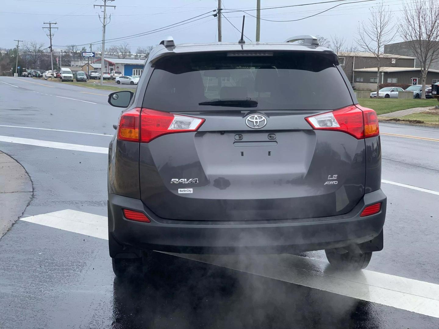 2015 Toyota RAV4 LE photo 9