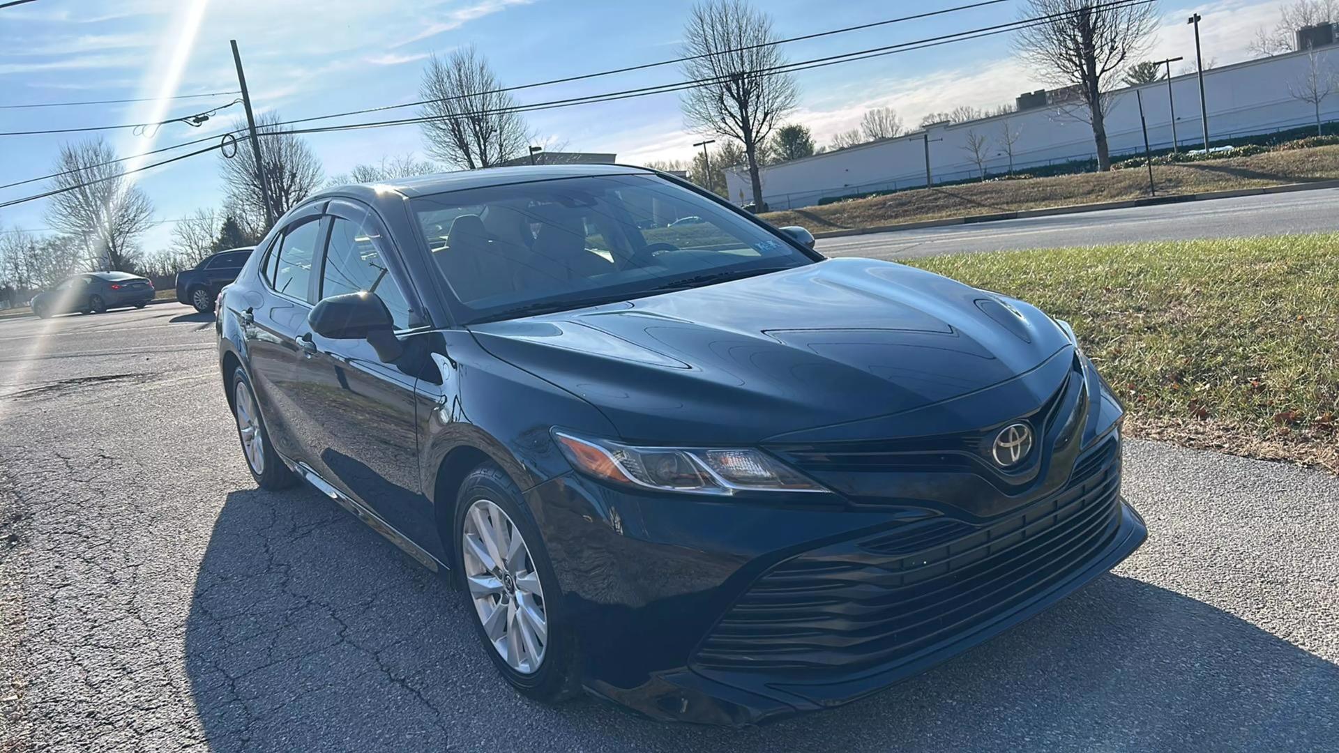 2018 Toyota Camry LE photo 2