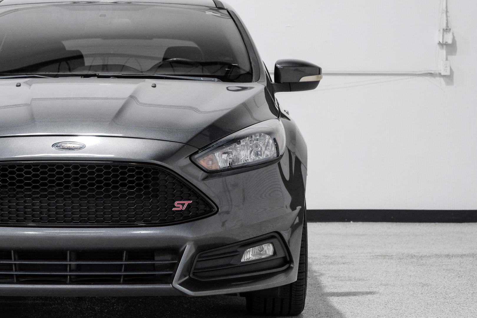 2017 Ford Focus ST photo 57