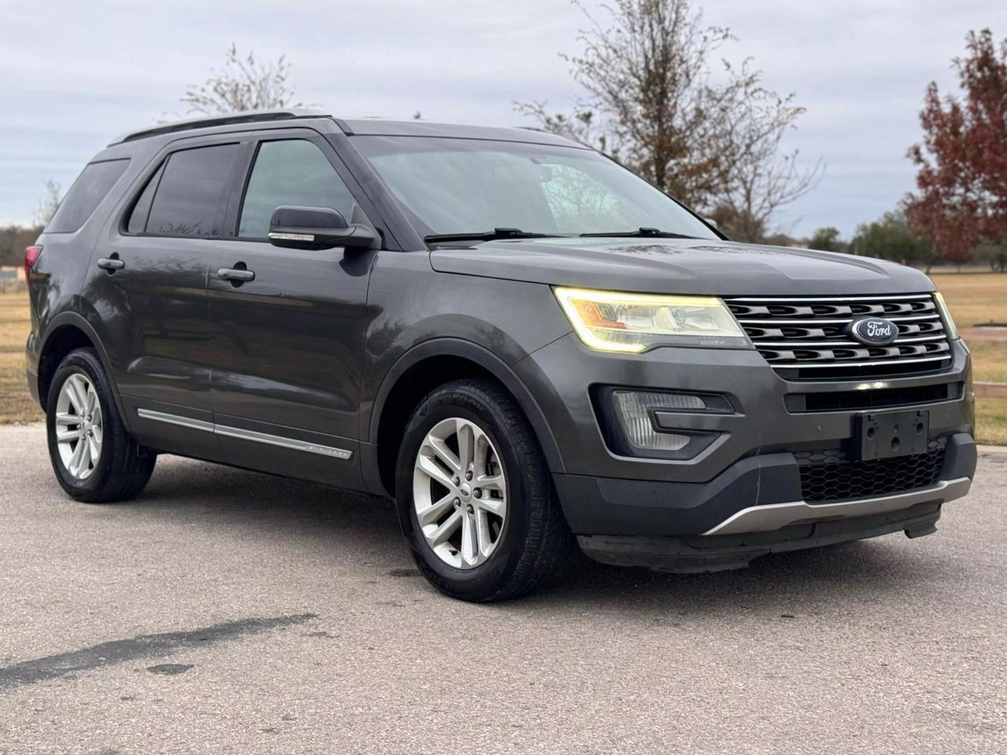 2016 Ford Explorer XLT photo 7