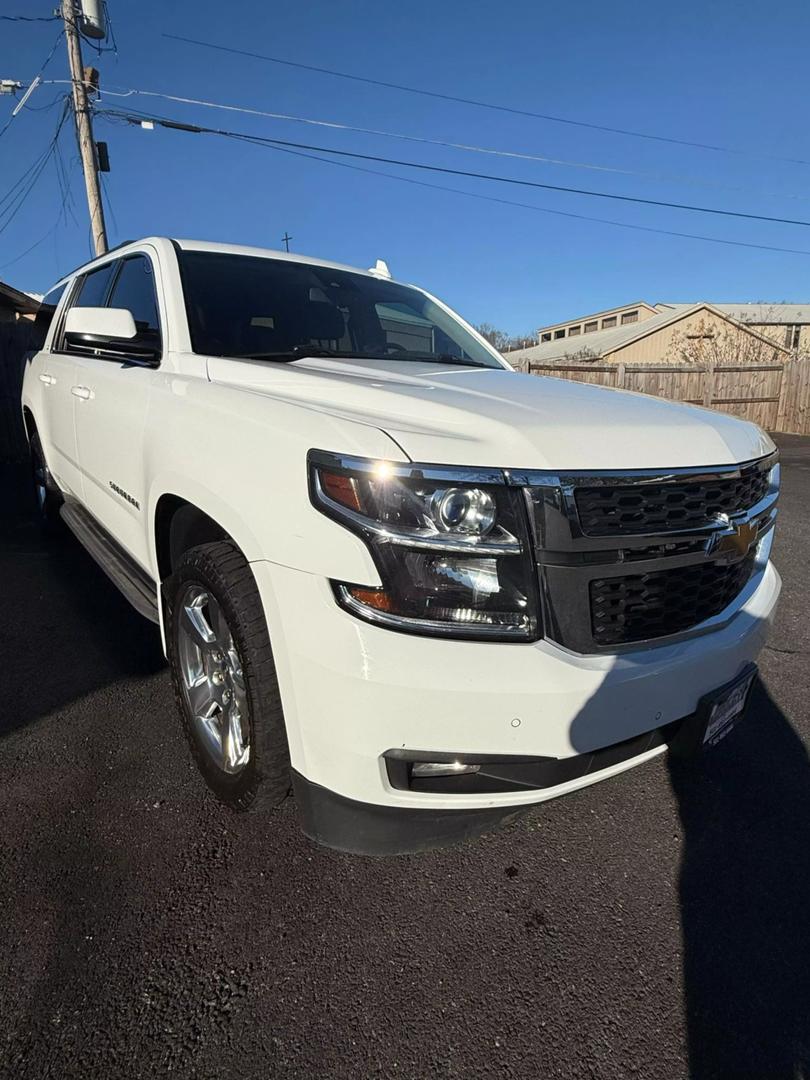 2016 Chevrolet Suburban LT photo 3