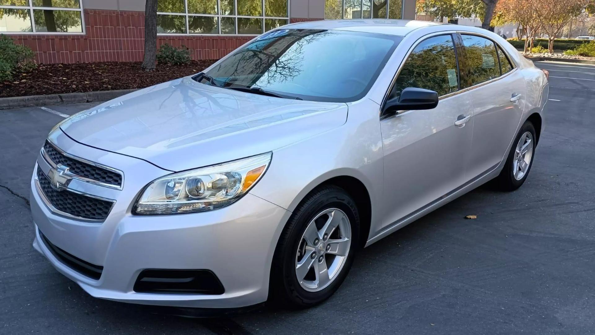 2013 Chevrolet Malibu 1LS photo 3