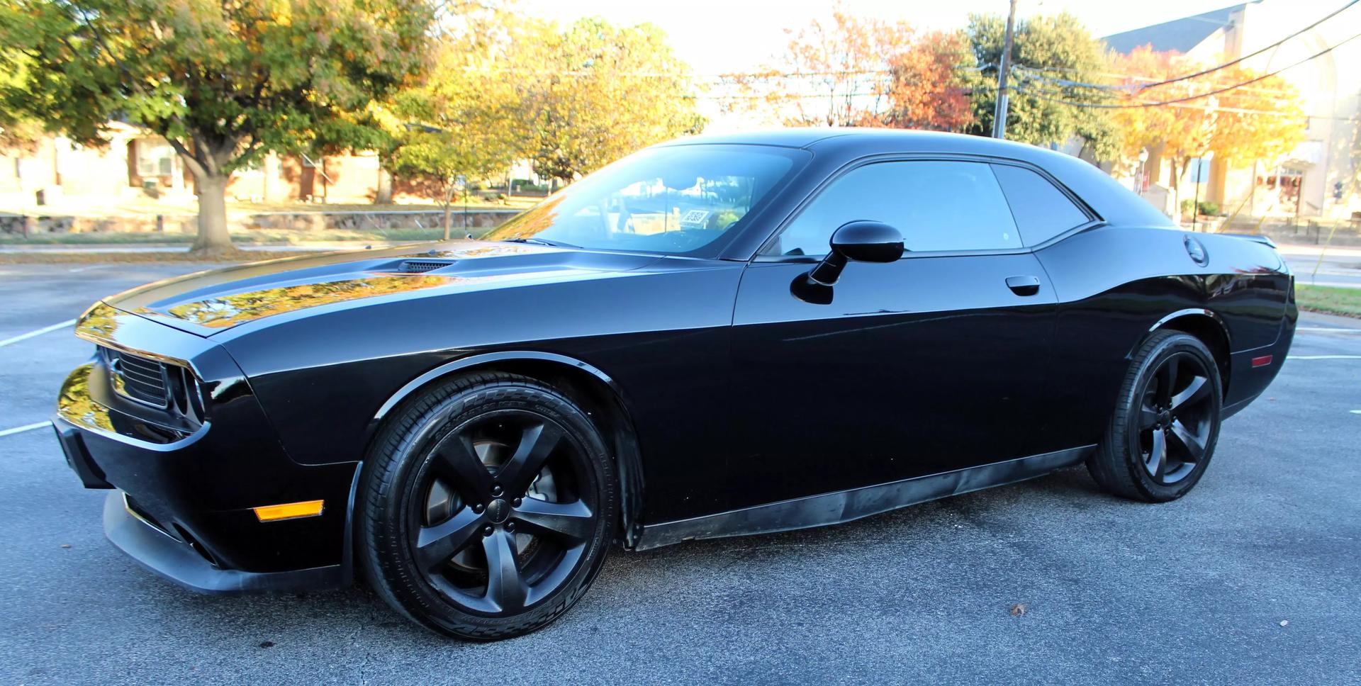 2014 Dodge Challenger SXT photo 2