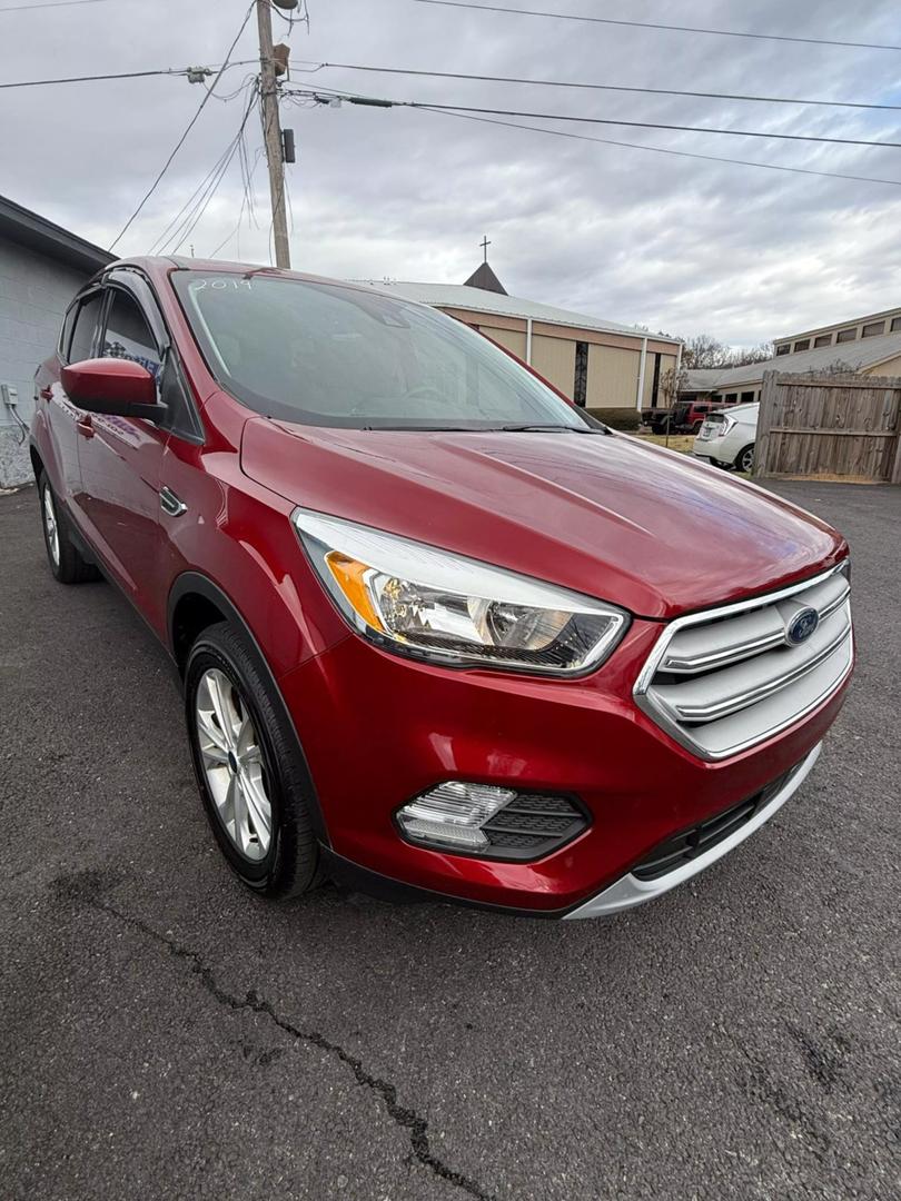 2019 Ford Escape SE photo 3