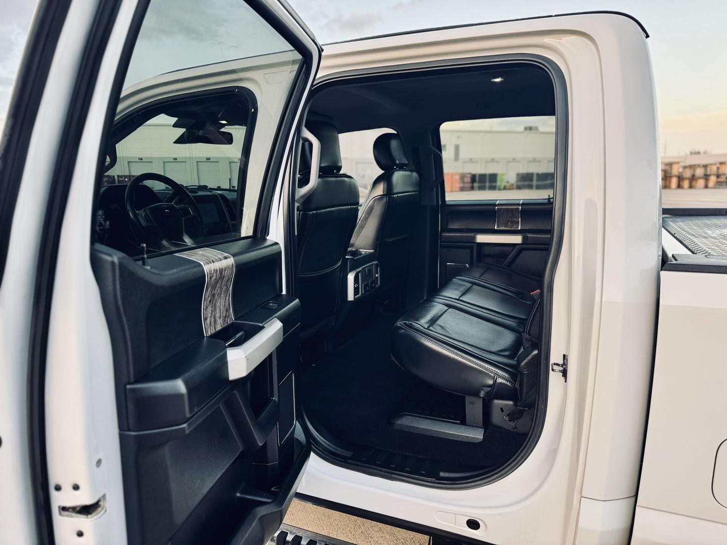 2019 Ford F-250 Super Duty Lariat photo 19