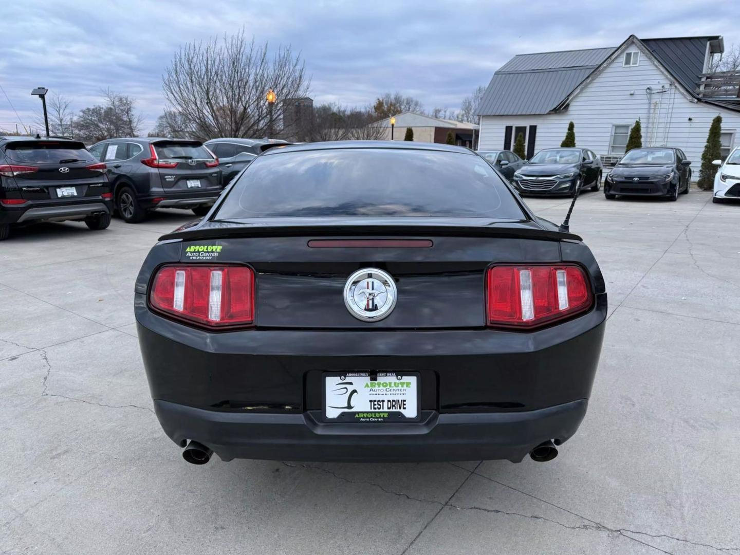 2011 Ford Mustang V6 photo 4