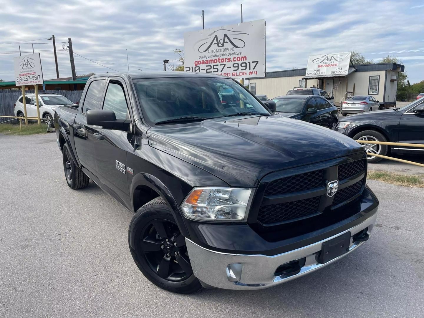 2015 RAM Ram 1500 Pickup Outdoorsman photo 3