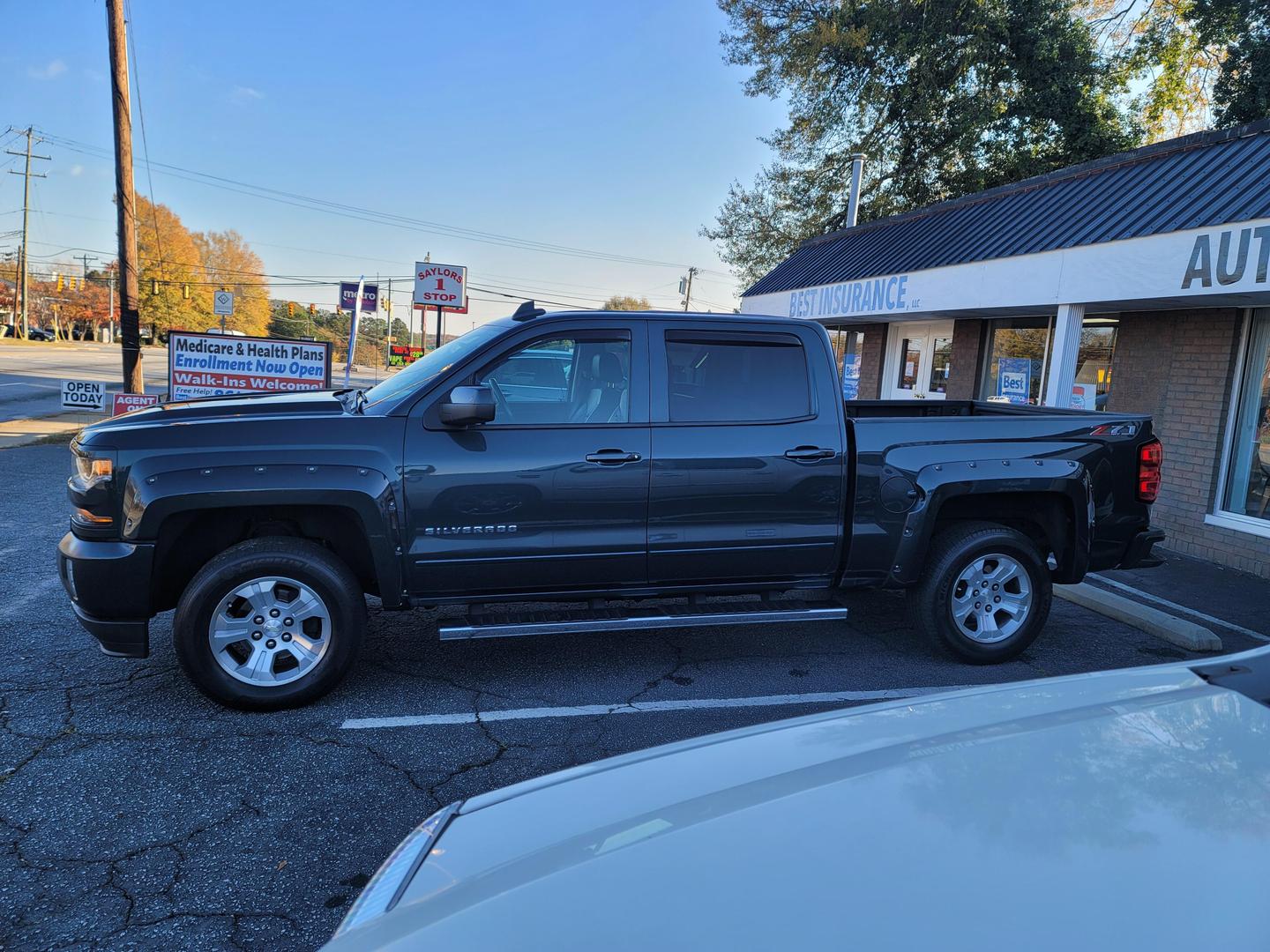 2018 Chevrolet Silverado 1500 LT photo 2