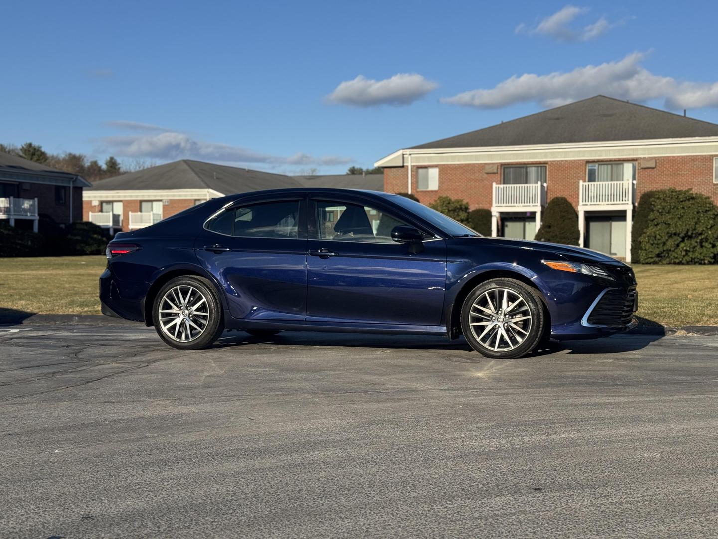 2022 Toyota Camry XLE photo 6