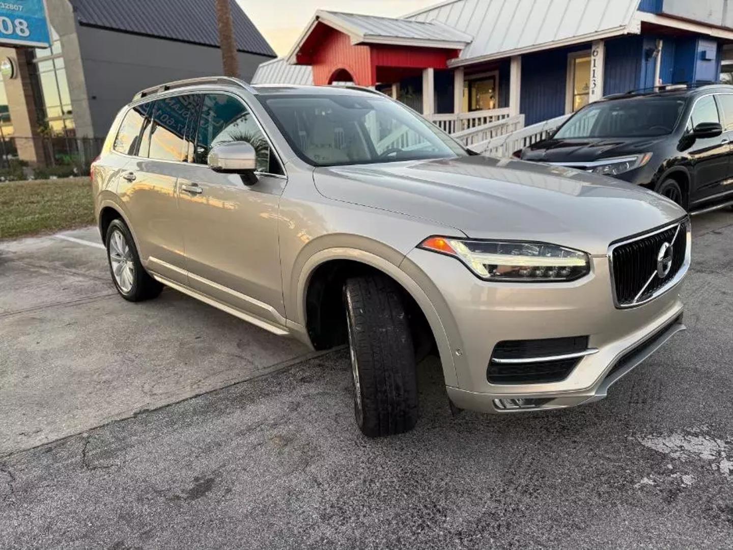 2017 Volvo XC90 Momentum photo 2