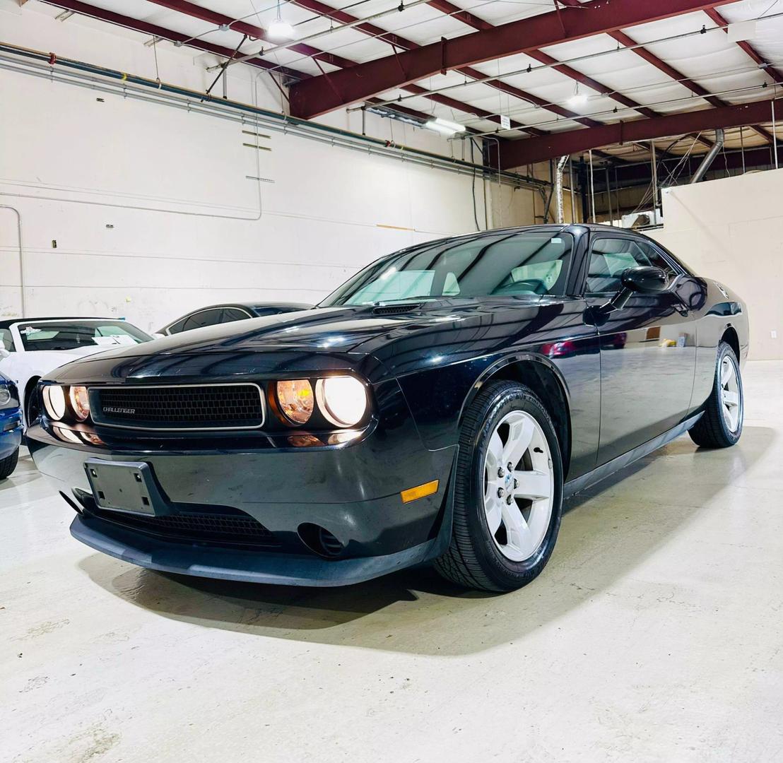 2013 Dodge Challenger SXT photo 2