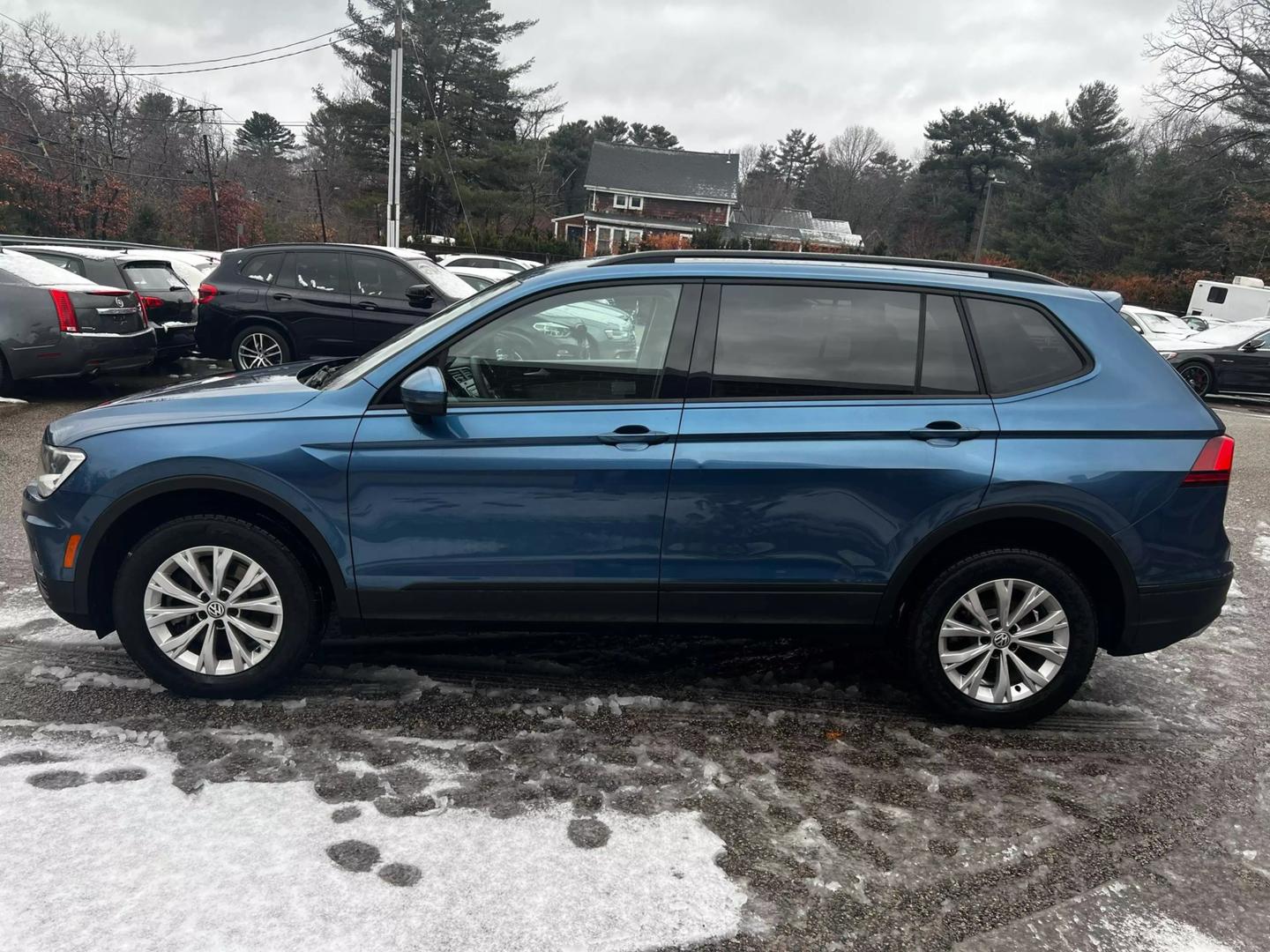 2019 Volkswagen Tiguan S photo 2