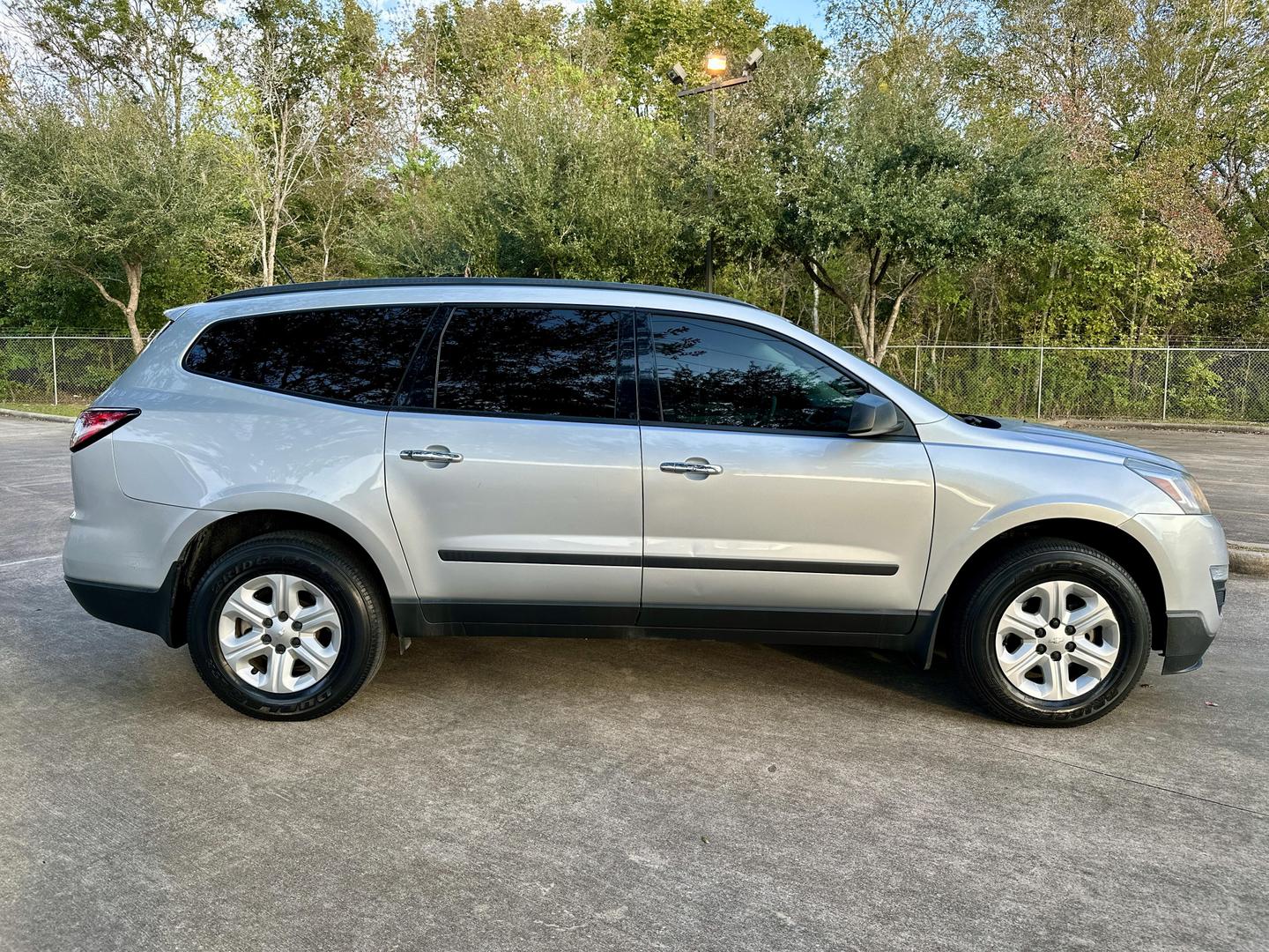 2015 Chevrolet Traverse LS photo 9