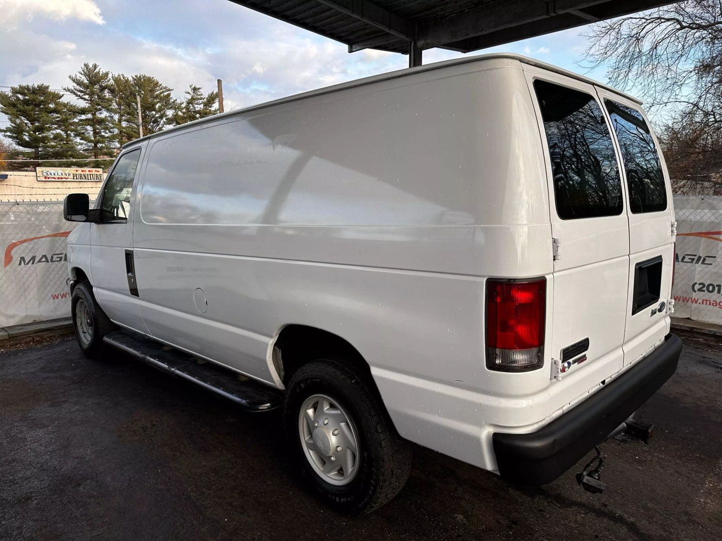 2013 Ford E250 Cargo - Image 13