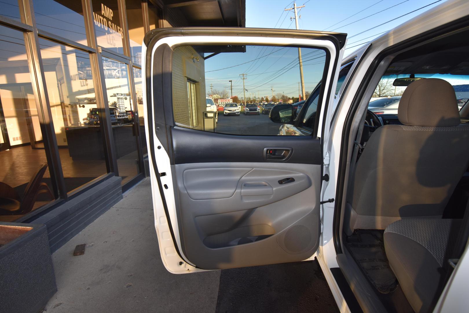 2014 Toyota Tacoma Base photo 22