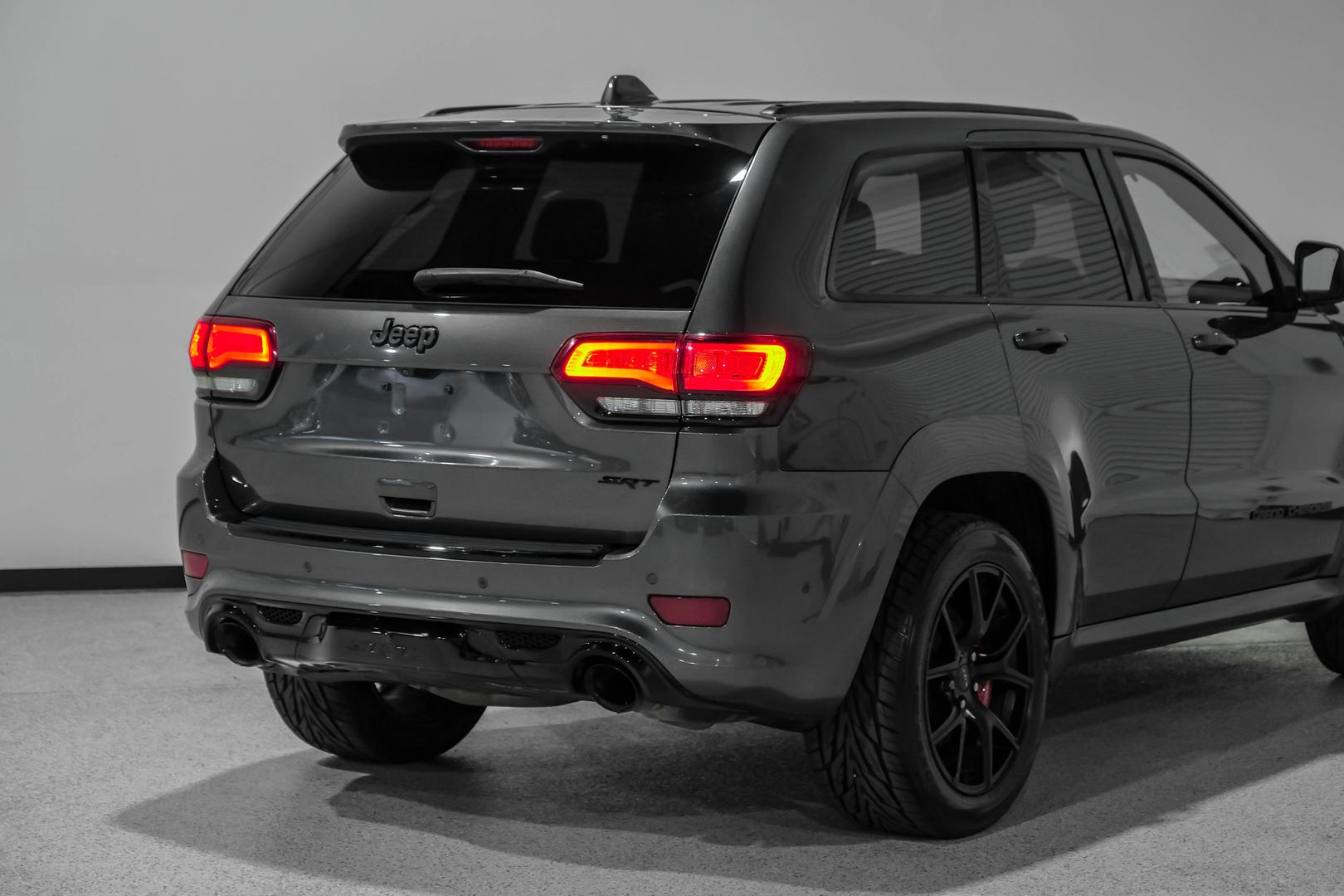 2018 Jeep Grand Cherokee SRT photo 12