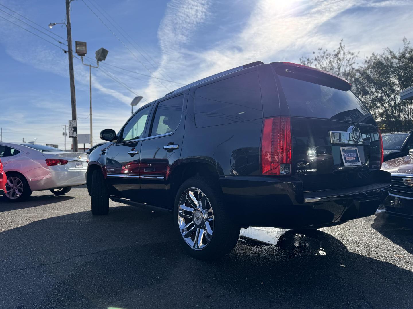 2011 Cadillac Escalade Platinum Edition photo 2