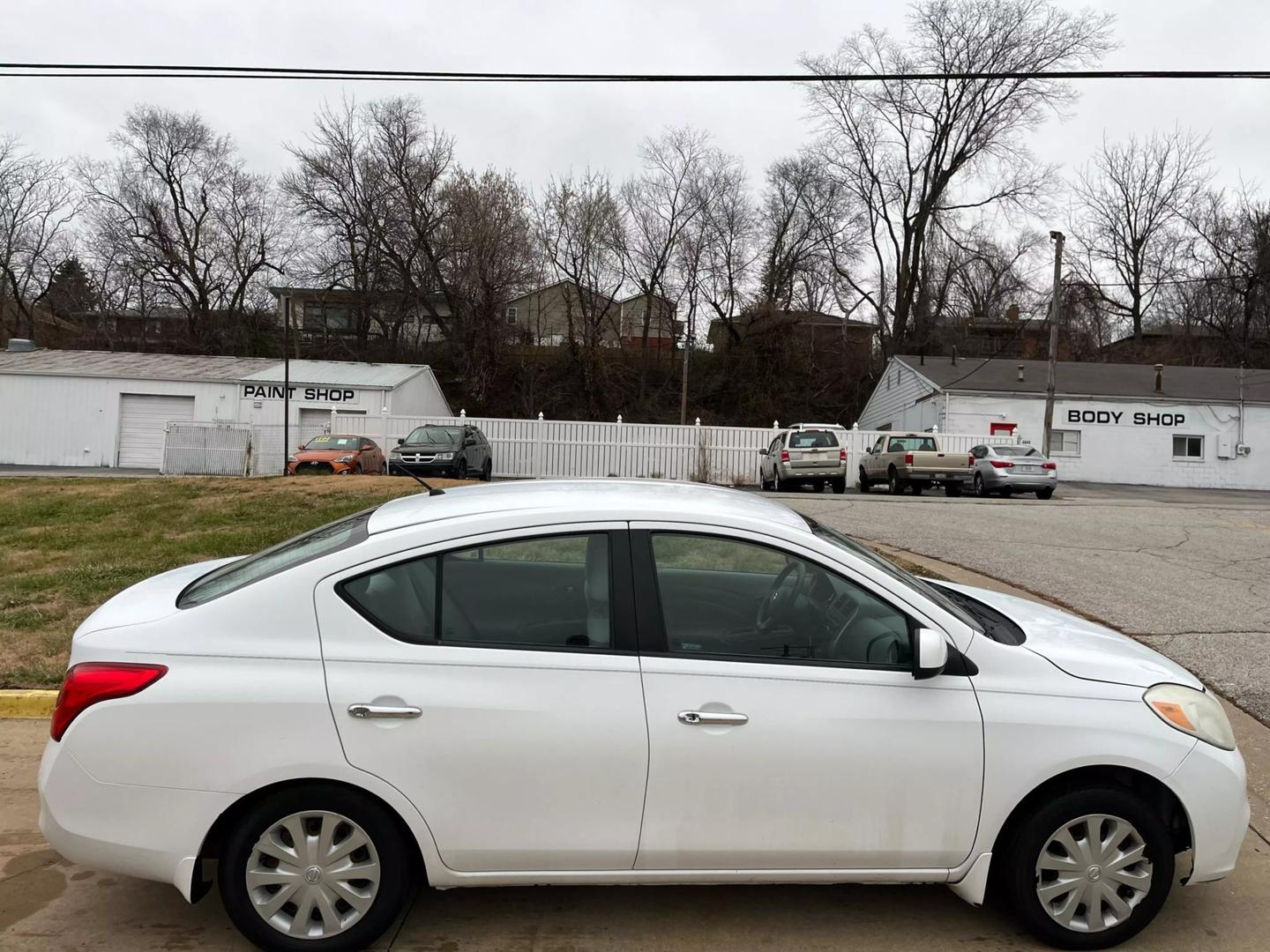 2012 Nissan Versa SL photo 6