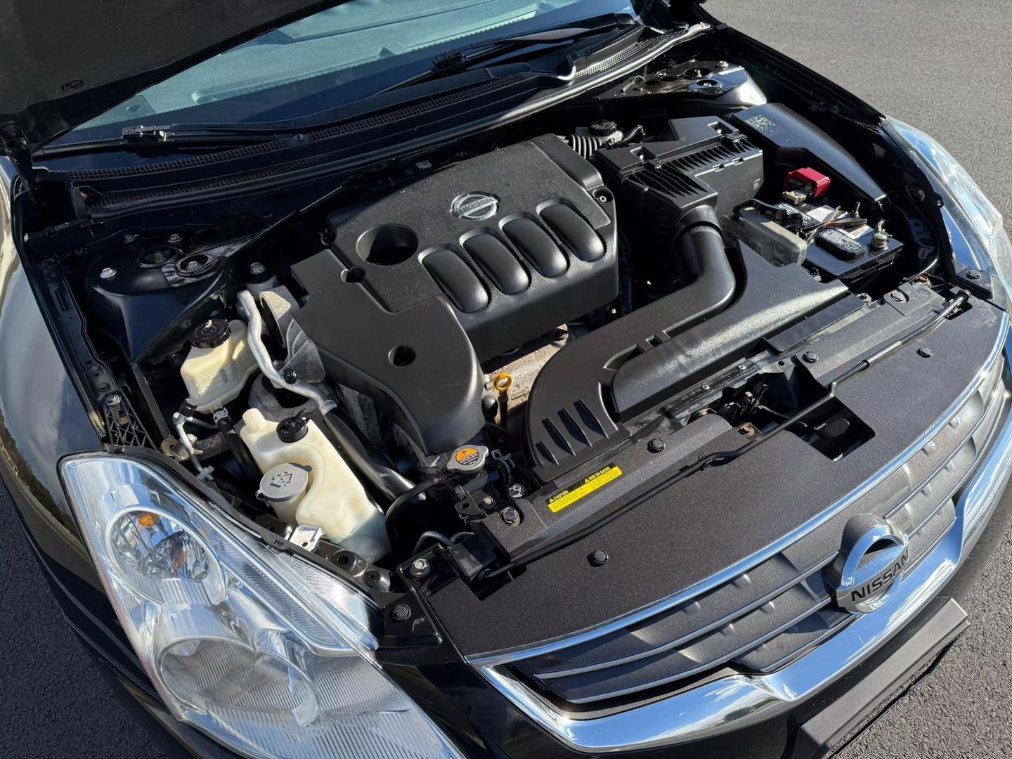 2010 Nissan Altima S photo 23