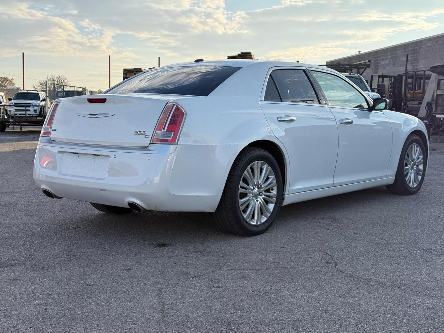 2013 Chrysler 300 Luxury Series photo 4