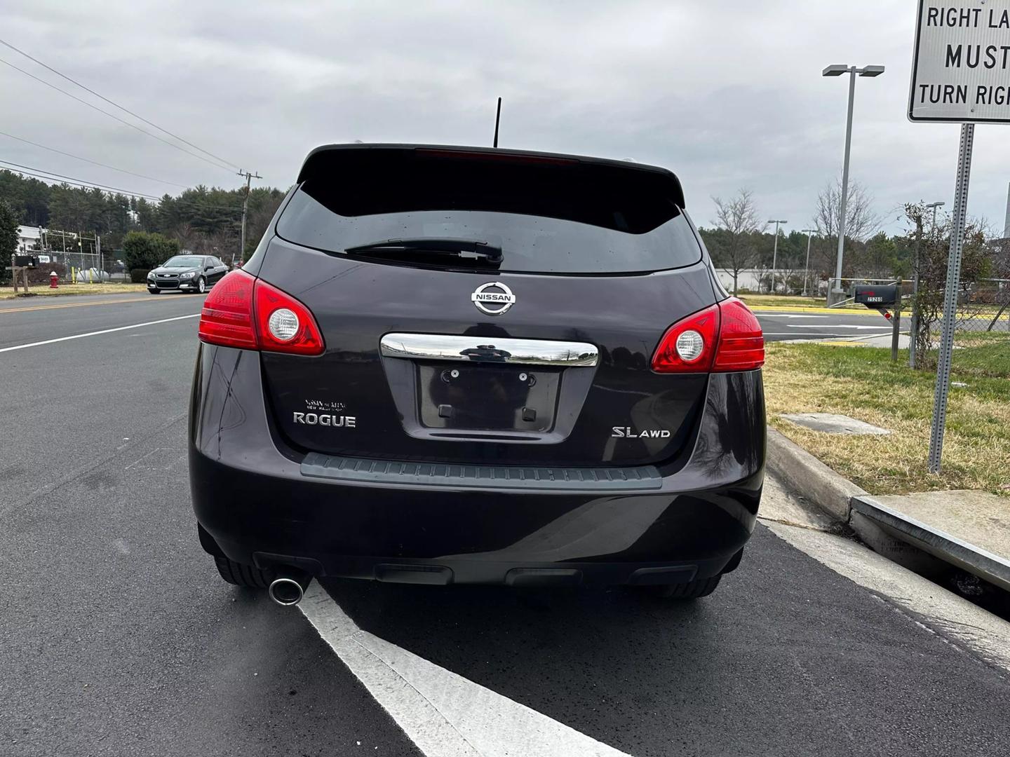 2013 Nissan Rogue SV photo 4