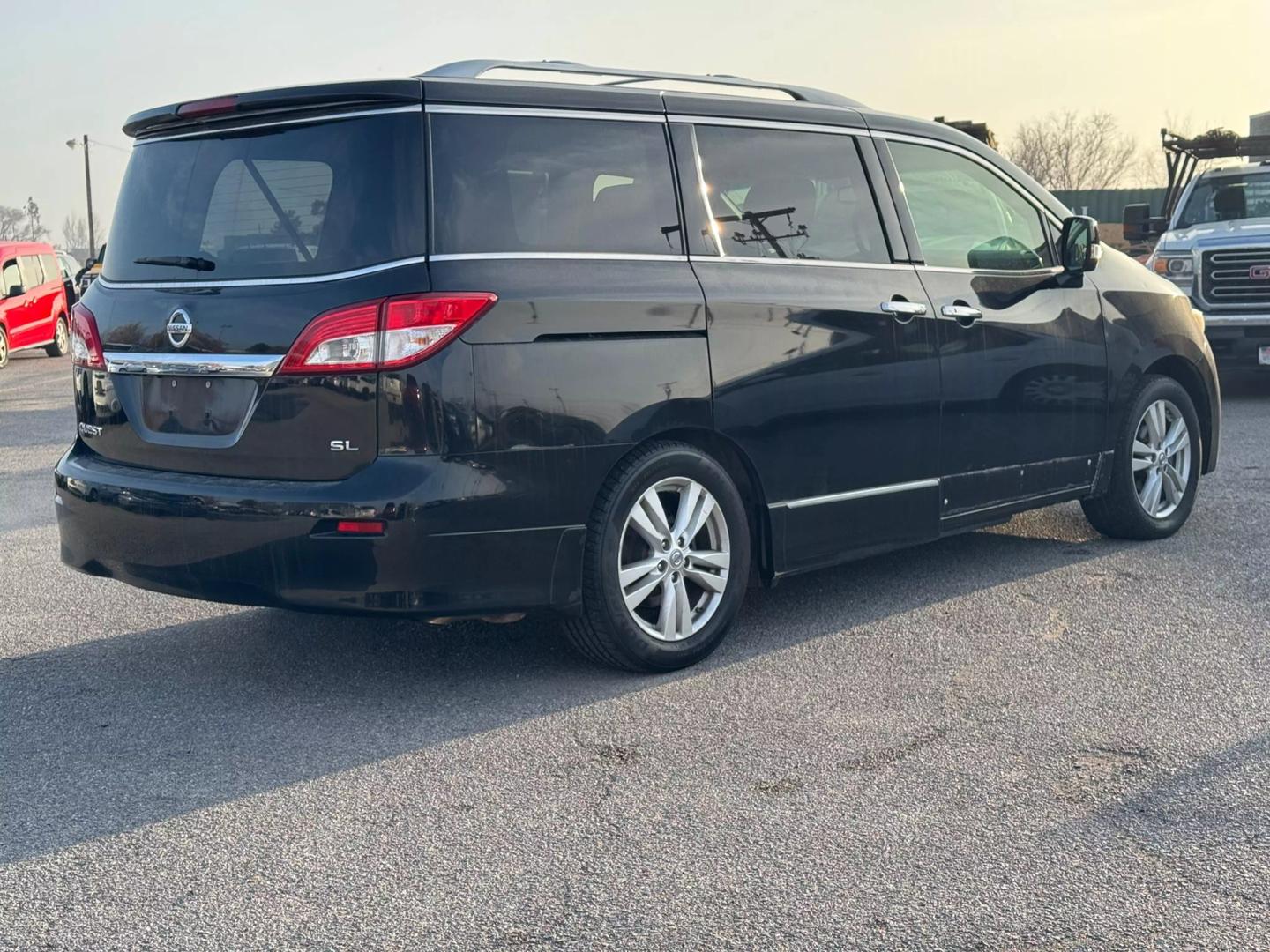 2013 Nissan Quest SL photo 4