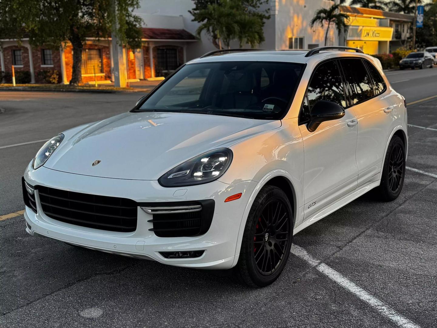 2016 Porsche Cayenne GTS photo 2