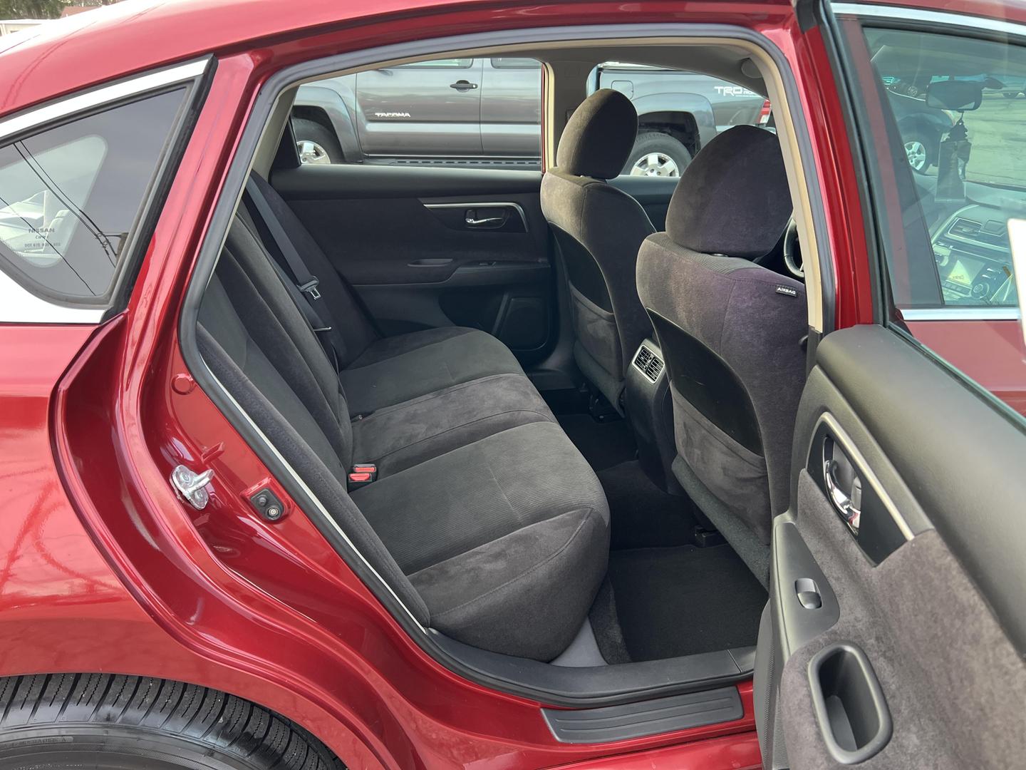 2013 Nissan Altima Sedan SV photo 18