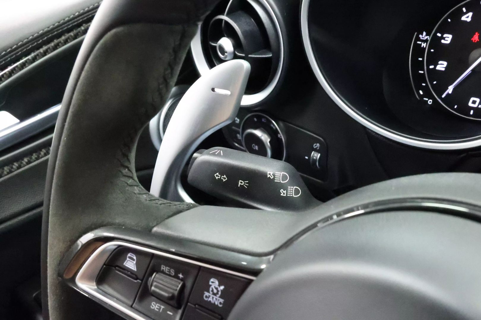2022 Alfa Romeo Stelvio - Image 20