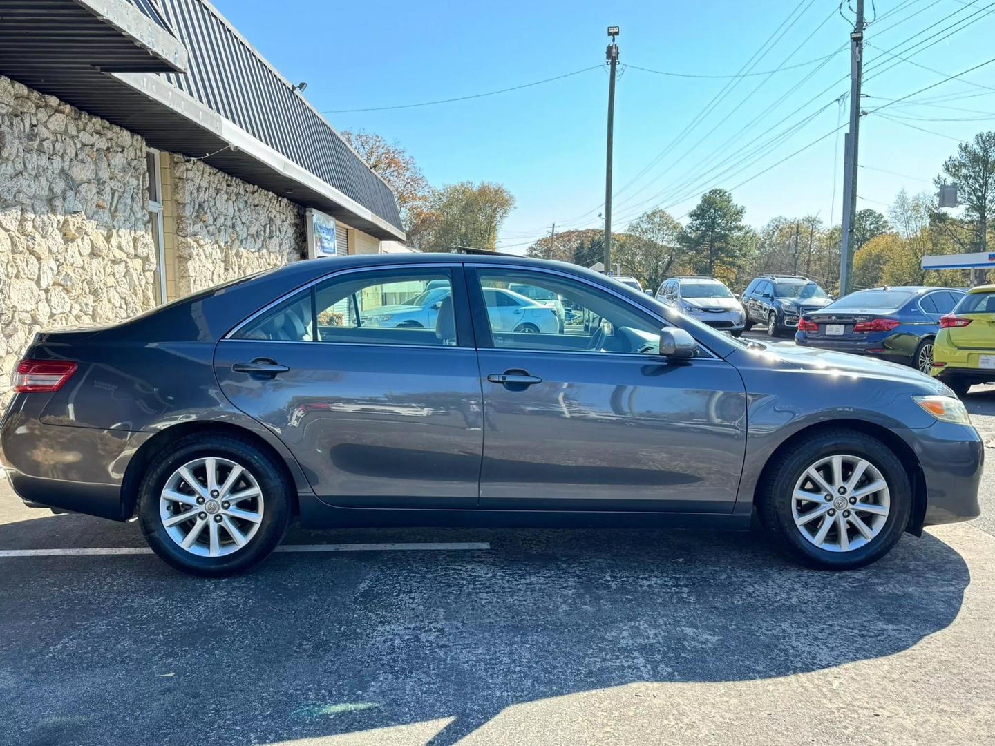 2011 Toyota Camry LE photo 8