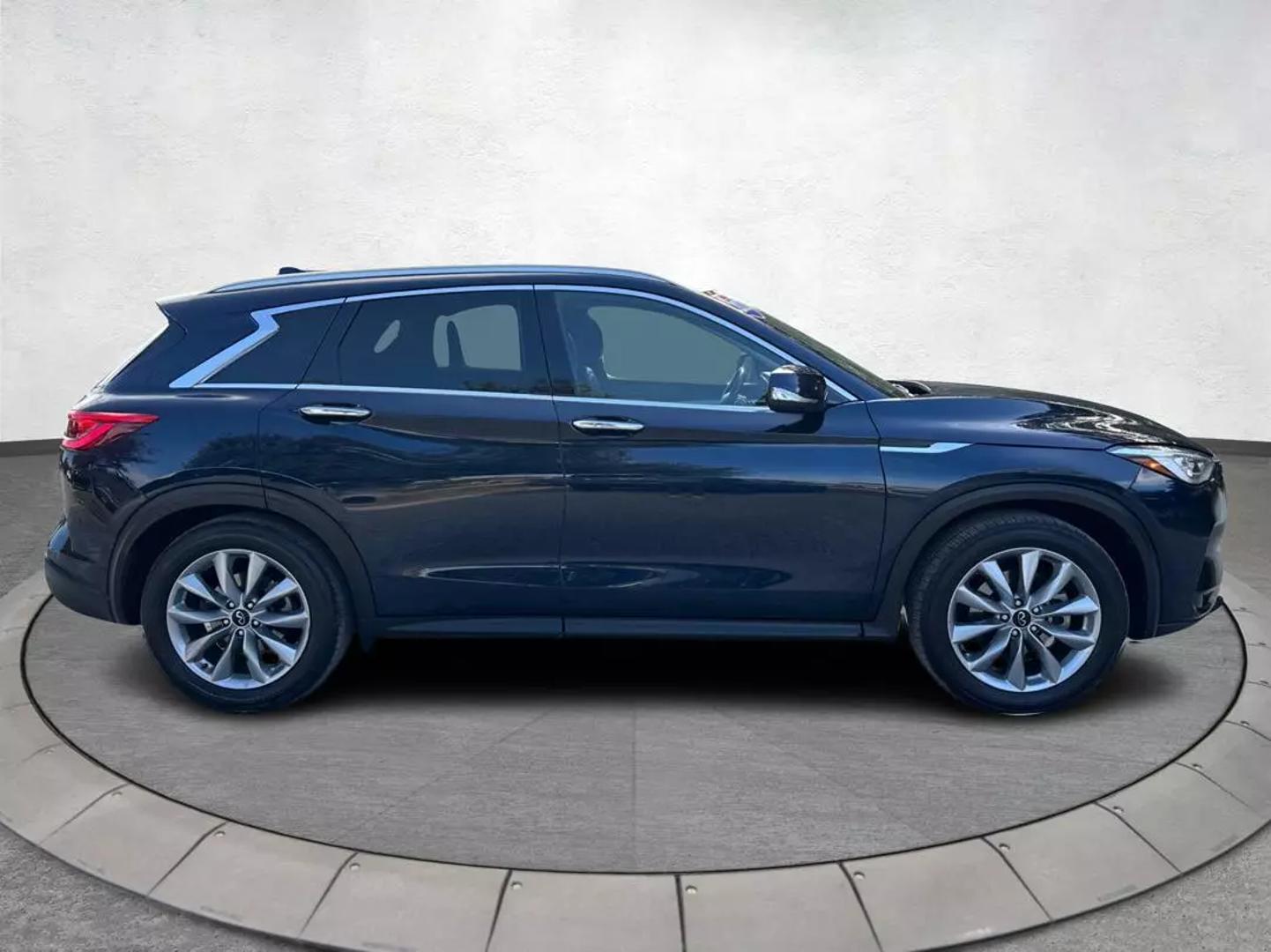 2021 INFINITI QX50 Luxe photo 2