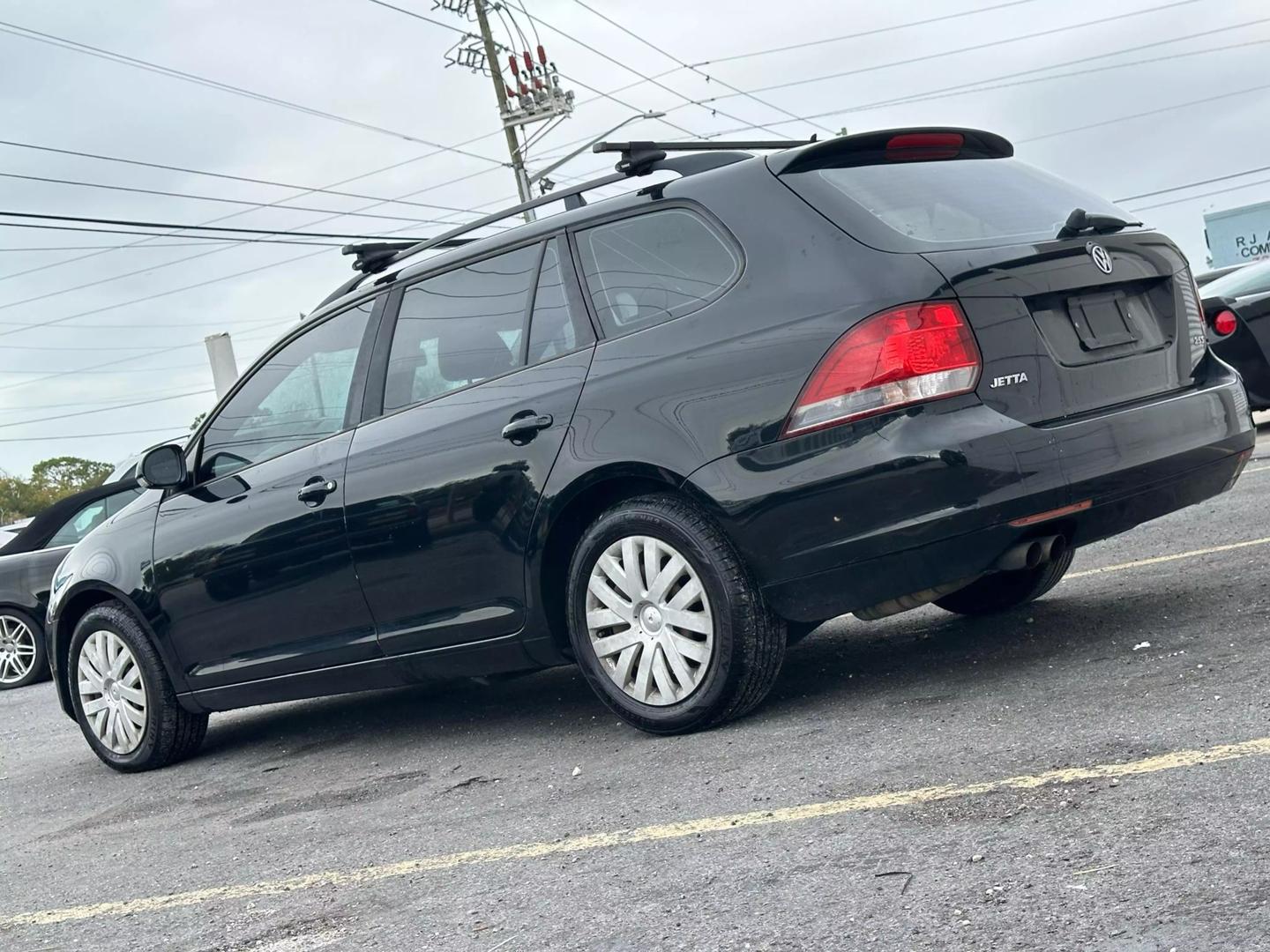 2013 Volkswagen Jetta SportWagen SE photo 3