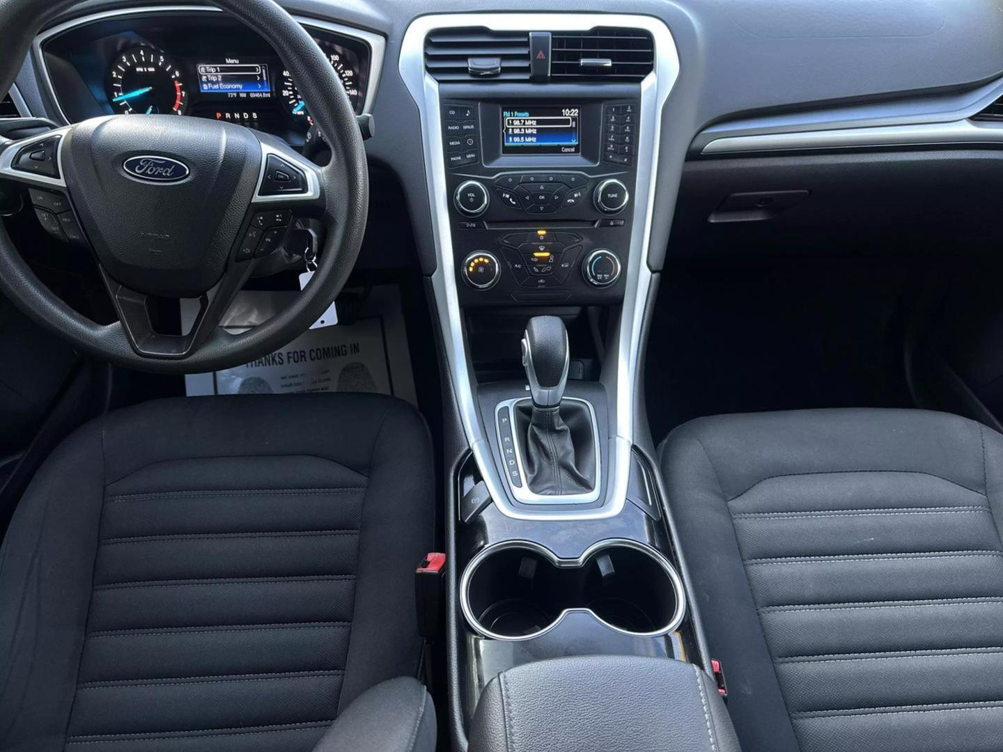 2015 Ford Fusion SE photo 2