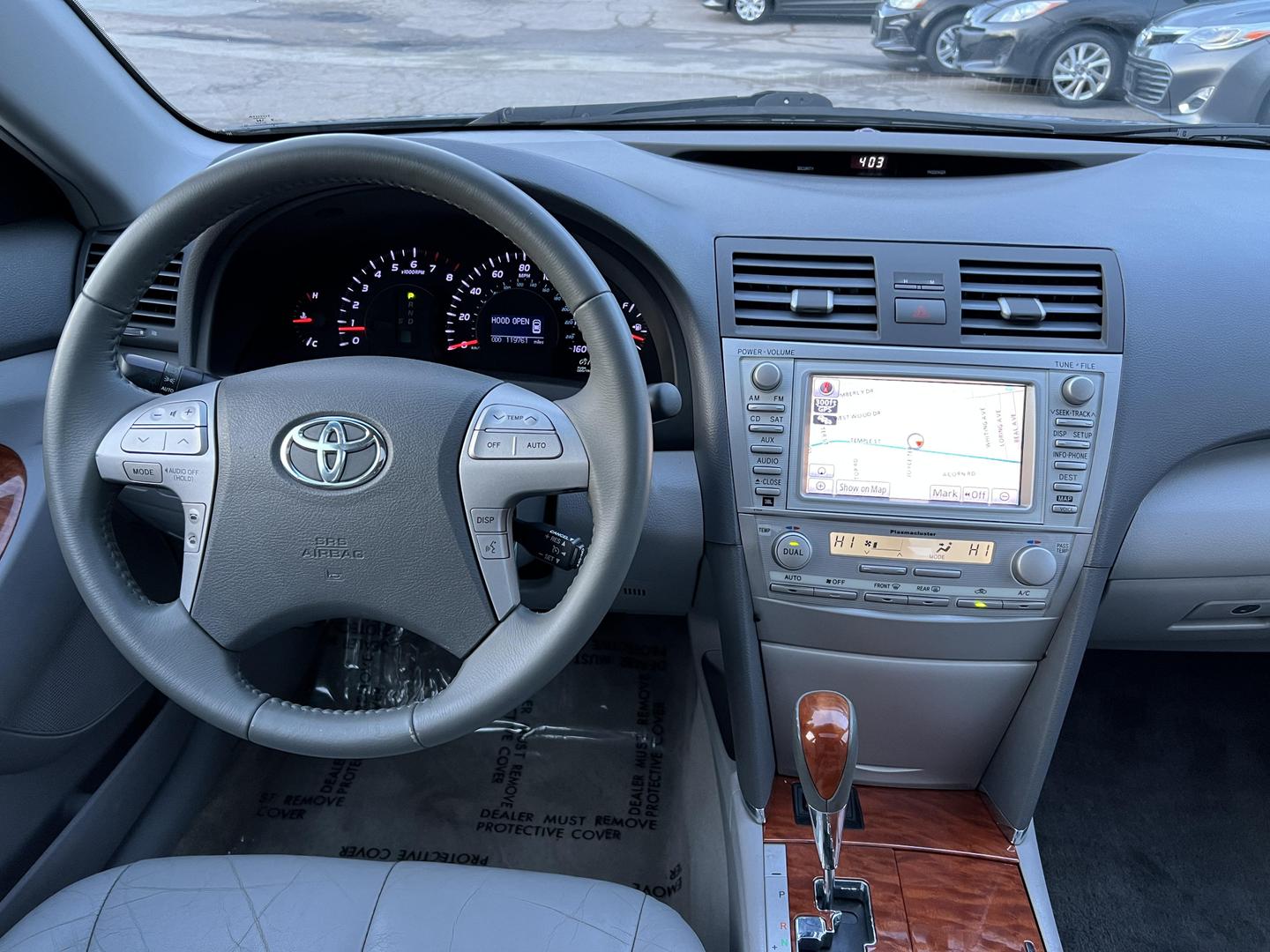 2011 Toyota Camry XLE photo 25