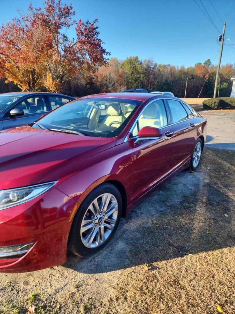 2014 Lincoln MKZ Base photo 2