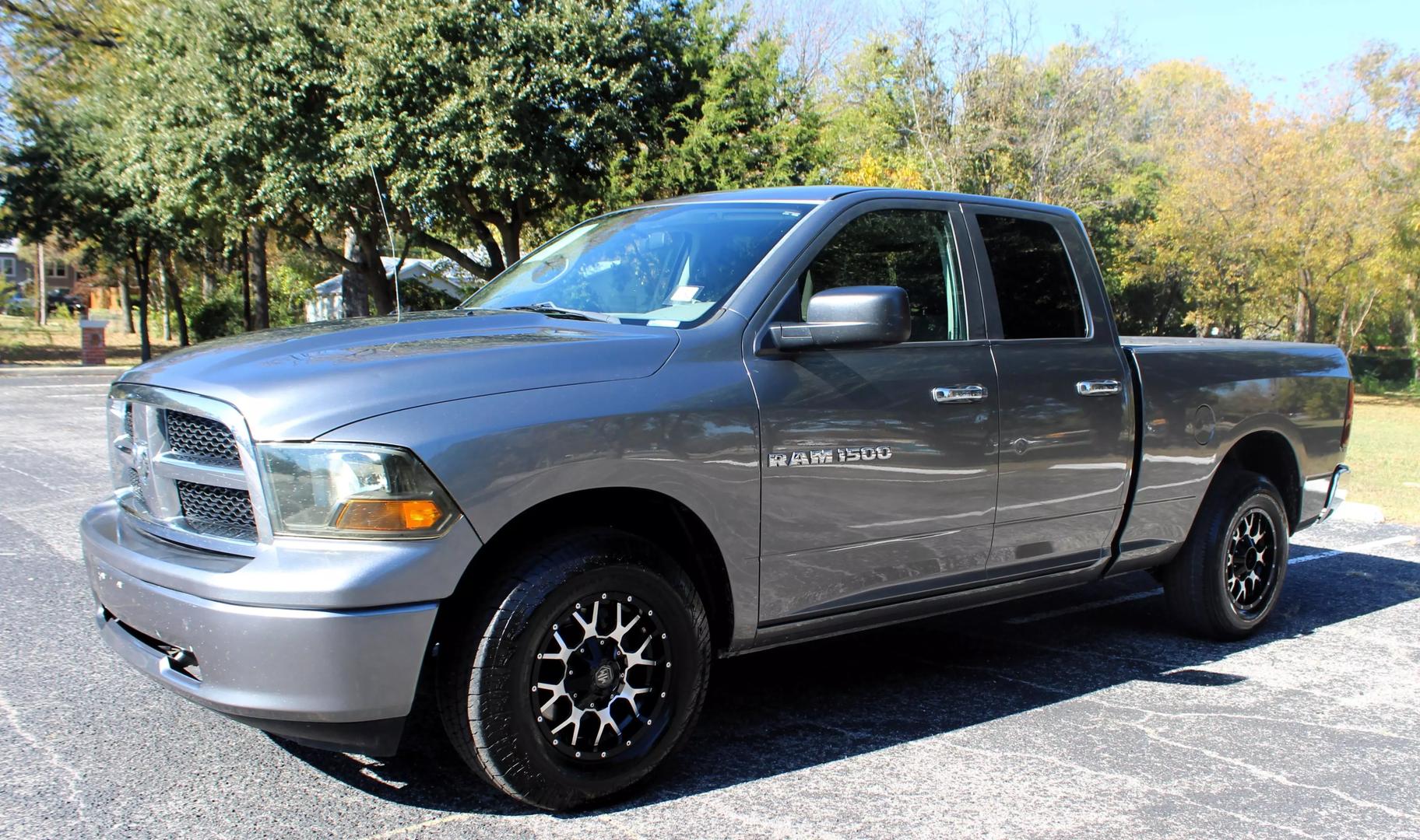 2012 RAM Ram 1500 Pickup SLT photo 2