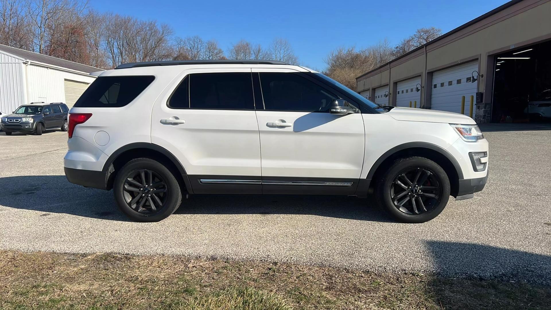 2017 Ford Explorer XLT photo 14