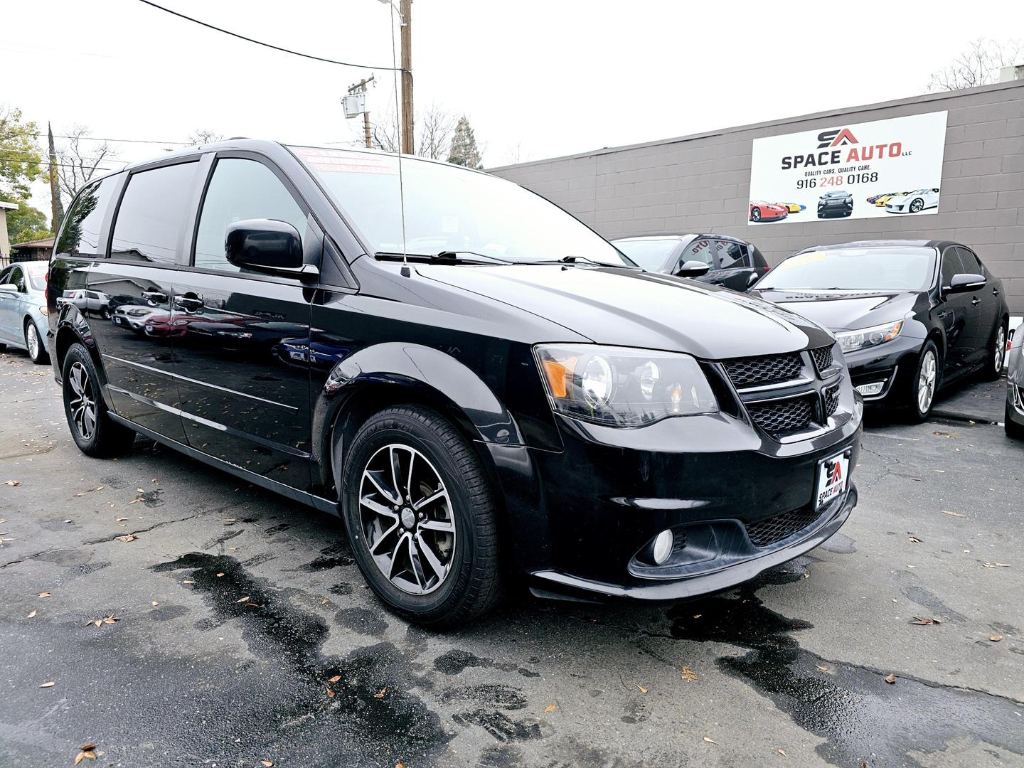 Dodge Grand Caravan's photo