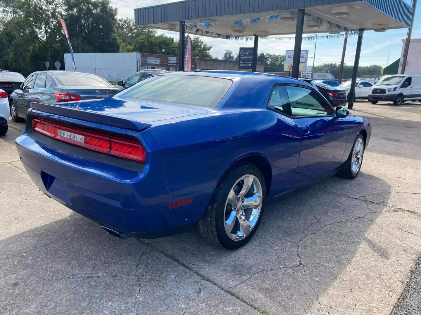 2012 Dodge Challenger SXT photo 4